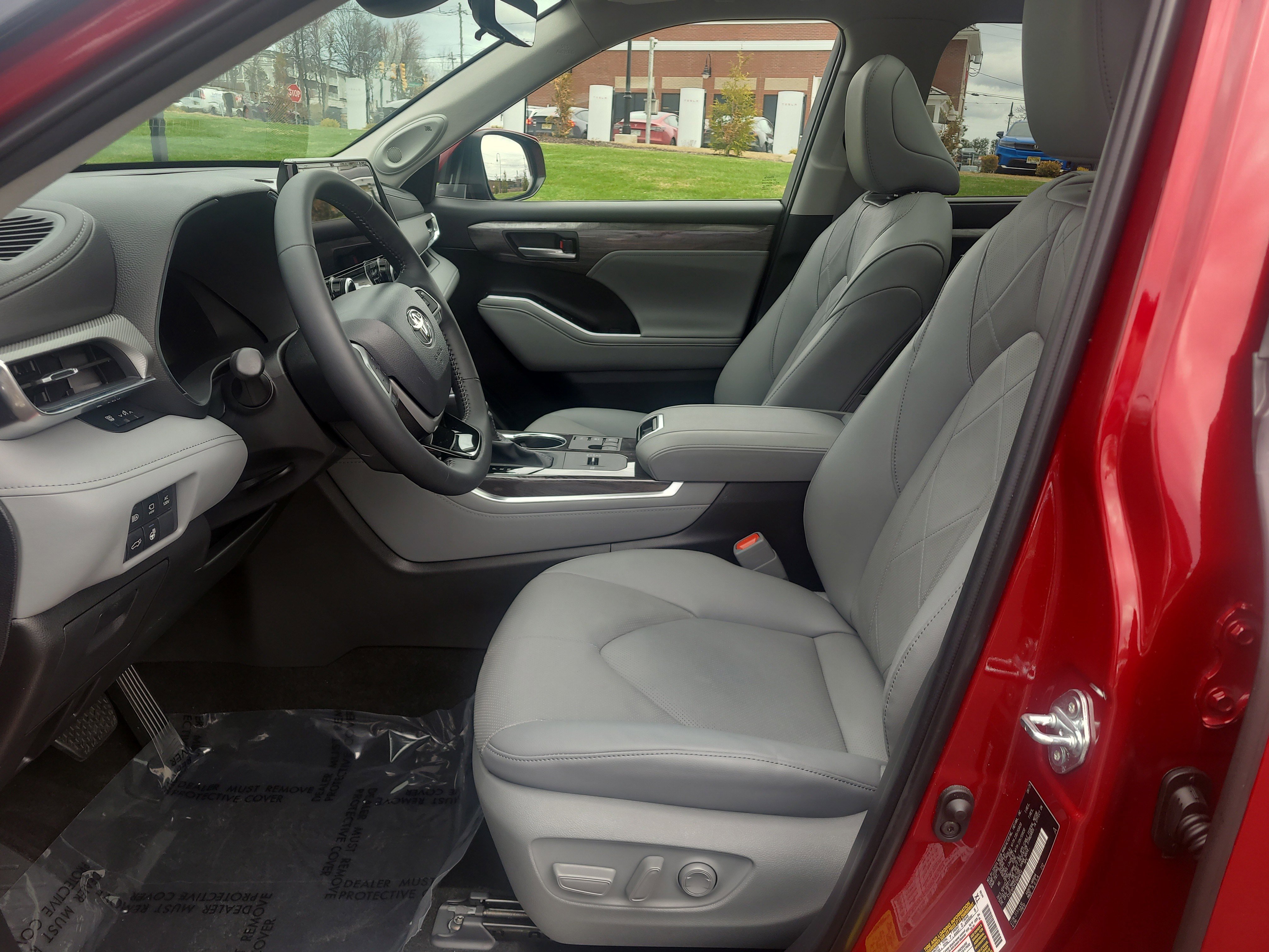 Certified 2025 Toyota Highlander Platinum image 16