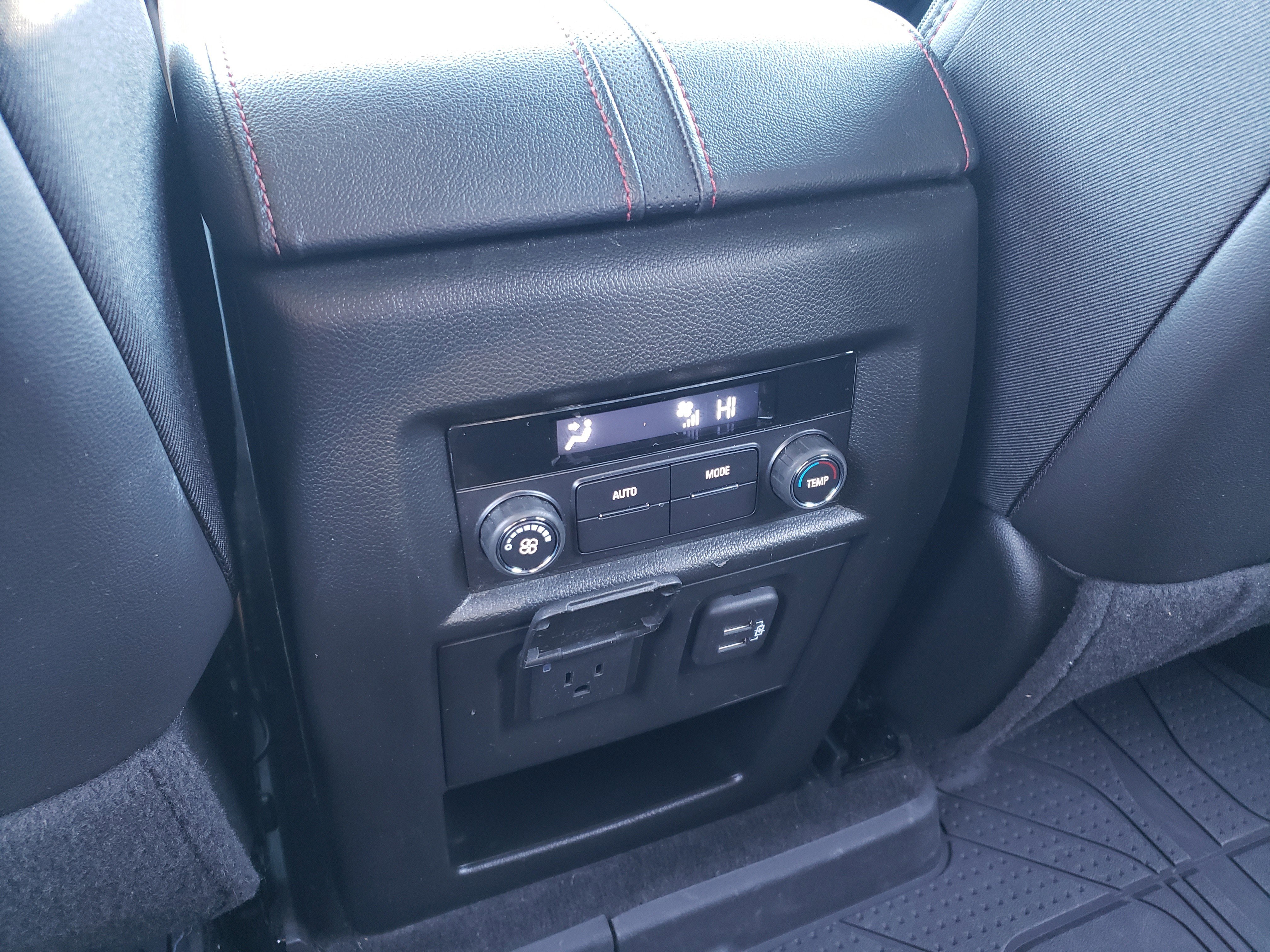 Used 2023 Chevrolet Traverse RS w/ LPO, Floor Liner Package image 33