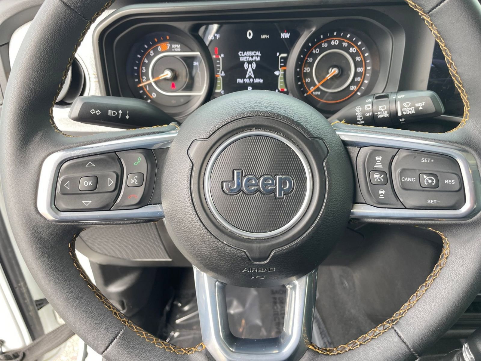 Used 2025 Jeep Wrangler Sahara image 27