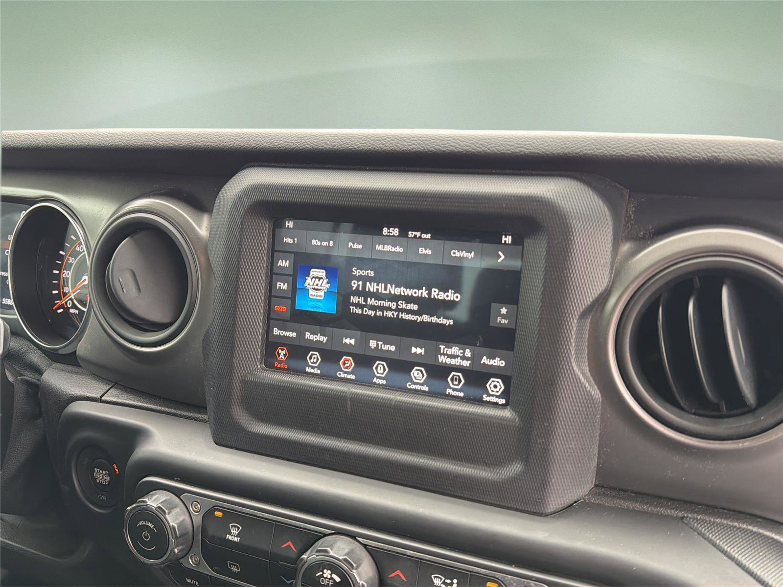 Used 2021 Jeep Gladiator Sport image 17