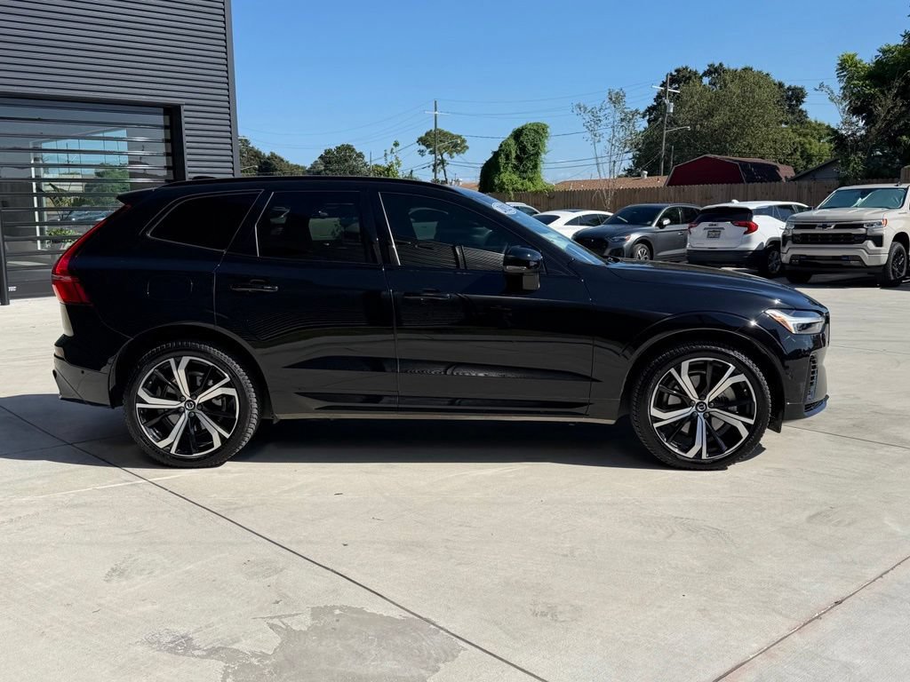 Used 2022 Volvo XC60 T8 R-Design w/ Advanced Package AWD/4WD image 4