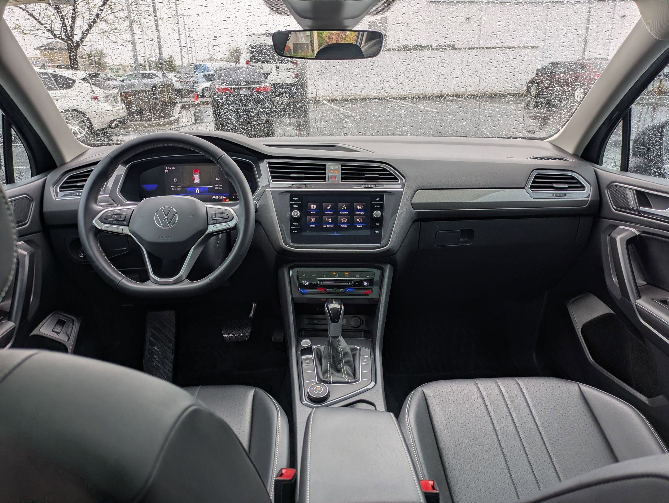 Certified 2024 Volkswagen Tiguan SE w/ Panoramic Sunroof Package image 31