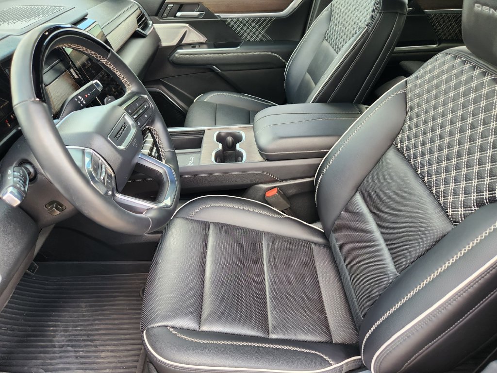 Used 2025 GMC Acadia Denali AWD/4WD image 17