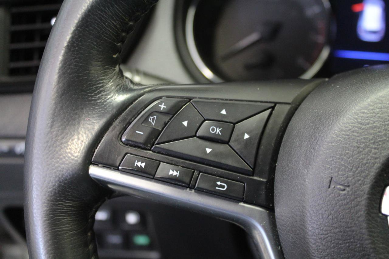 Used 2018 Nissan Rogue SV image 9