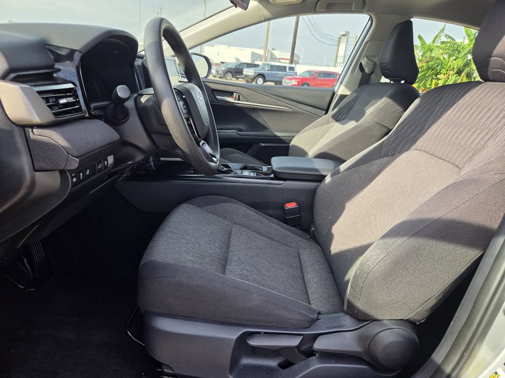 Used 2025 Toyota Camry LE FWD image 27