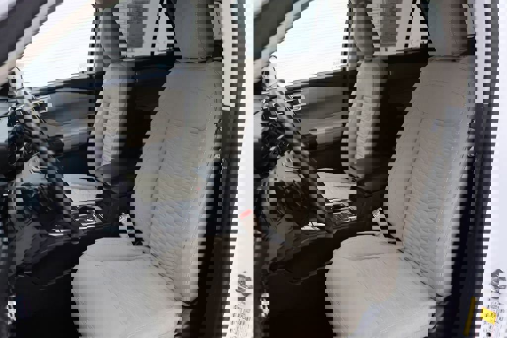 Used 2020 Ford Explorer XLT w/ Comfort Package image 16