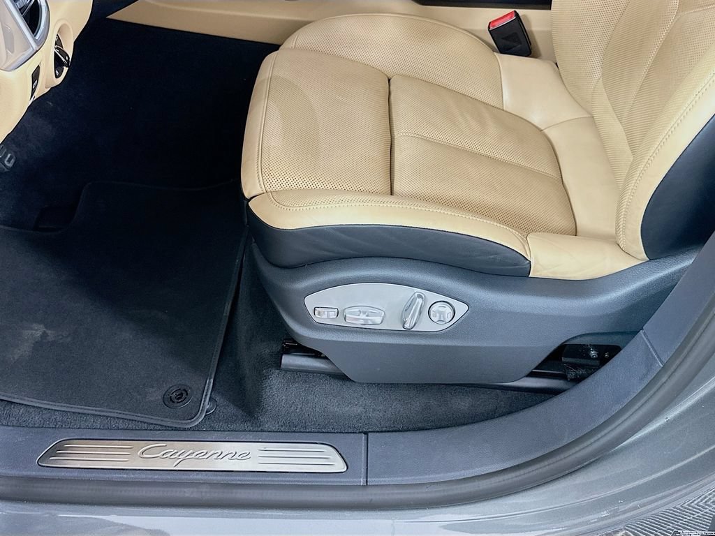 Used 2016 Porsche Cayenne AWD/4WD image 20