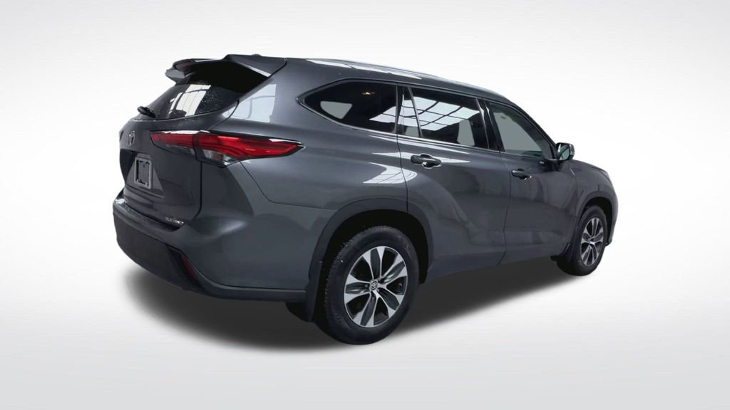 Used 2020 Toyota Highlander XLE image 25