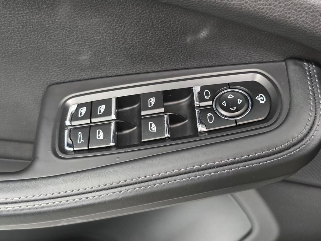 Used 2019 Porsche Macan AWD/4WD image 24