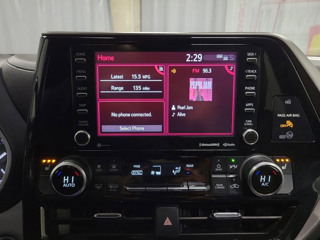 Used 2022 Toyota Highlander XLE image 19