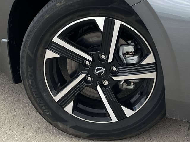 Used 2024 Nissan Sentra SV FWD image 9