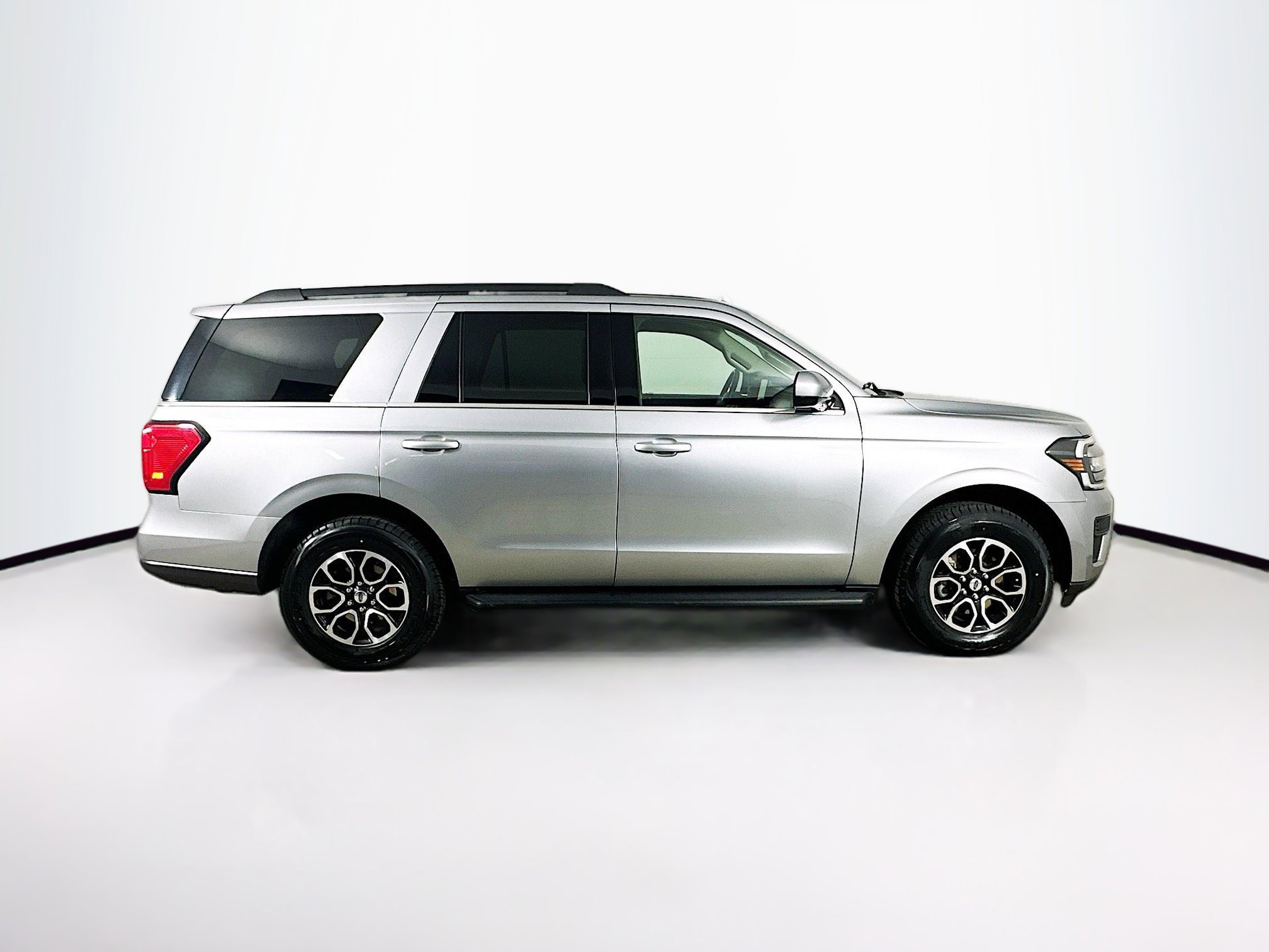 Used 2024 Ford Expedition XLT image 10