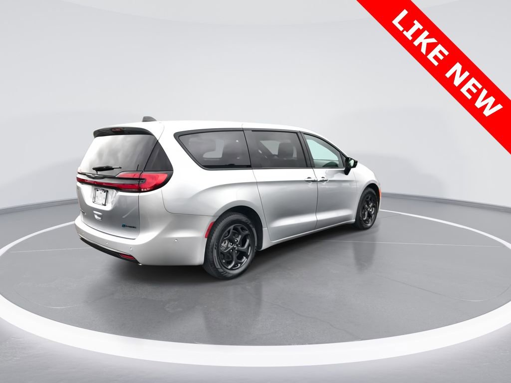 Used 2023 Chrysler Pacifica Limited w/ S Appearance Package image 8