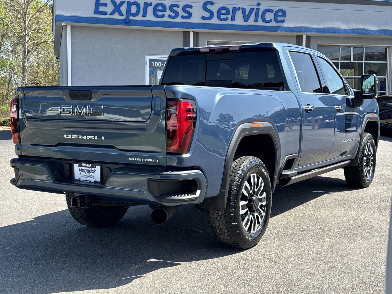Used 2024 GMC Sierra 2500 Denali Ultimate AWD/4WD image 10