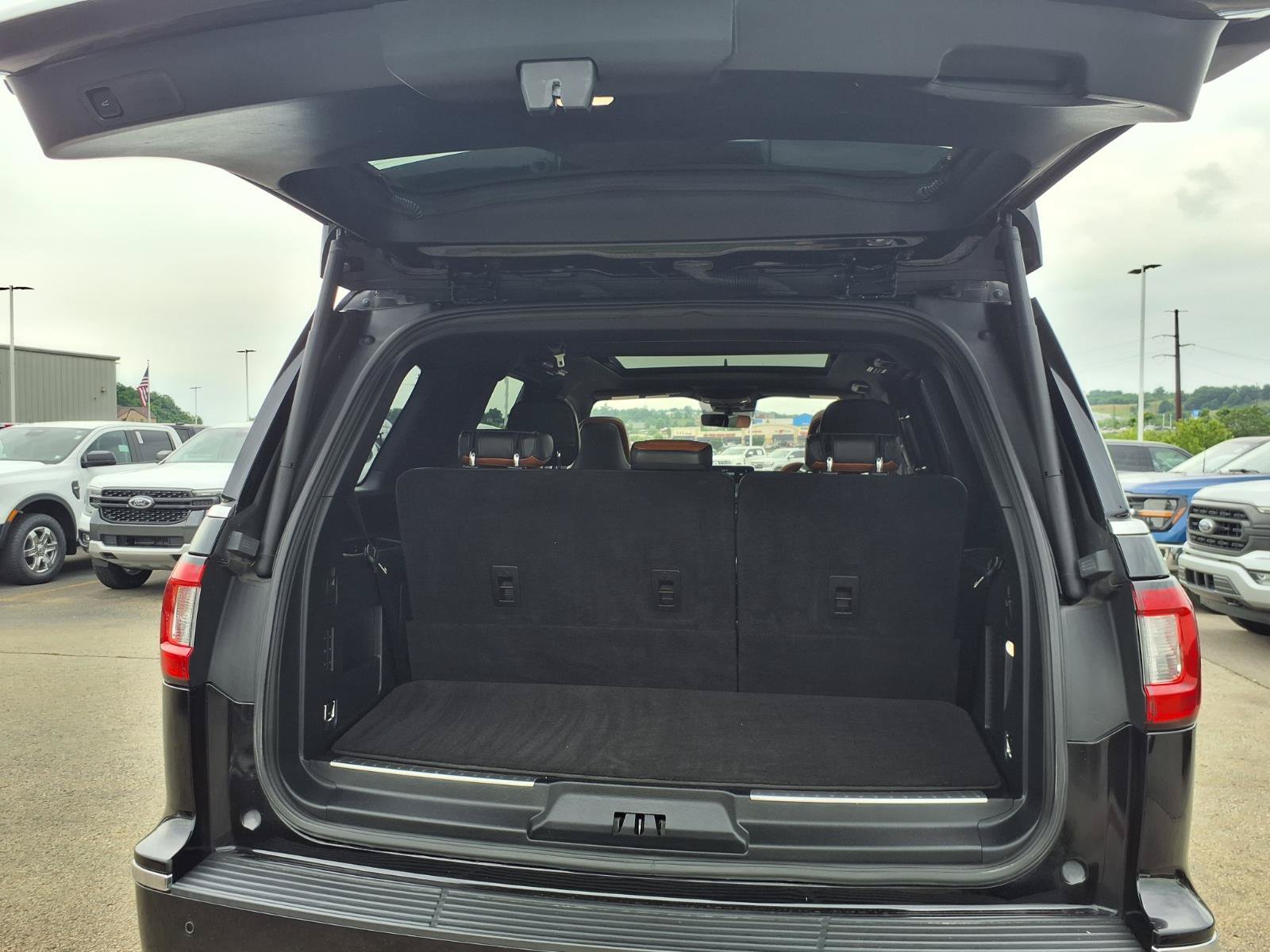 Used 2020 Lincoln Navigator Reserve w/ Luxury Package AWD/4WD image 18