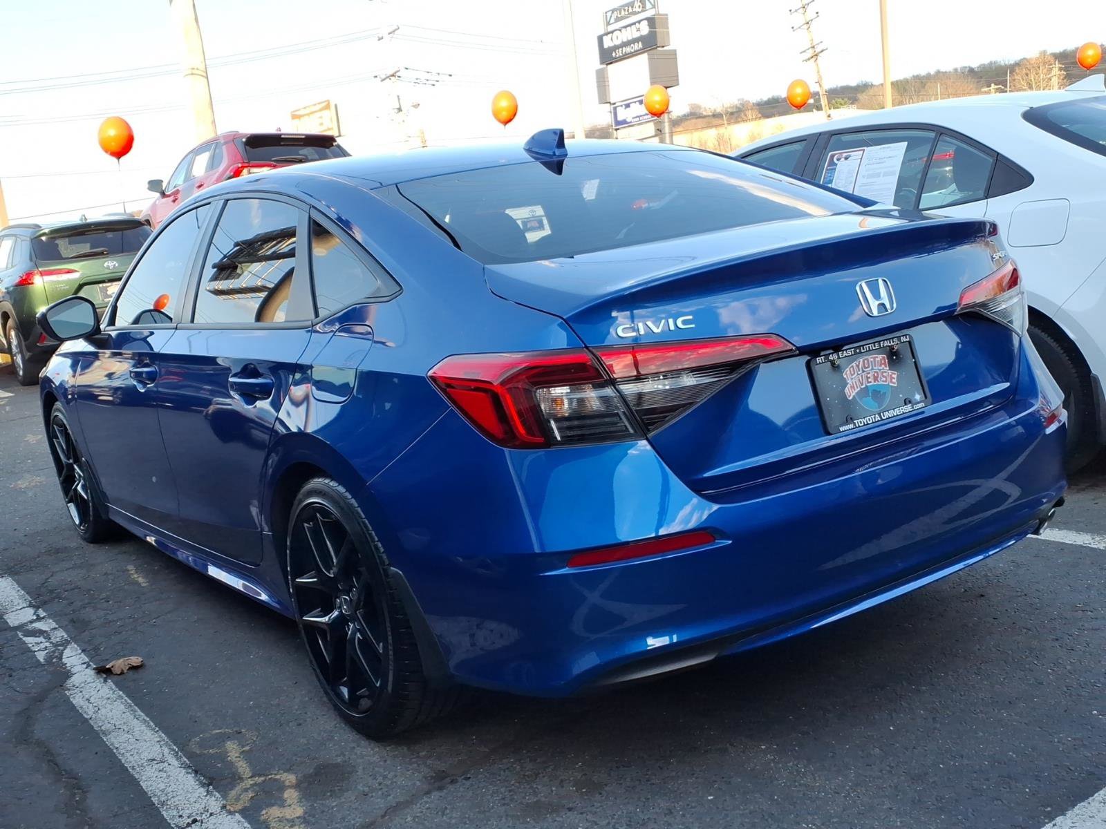 Used 2023 Honda Civic Sport image 4