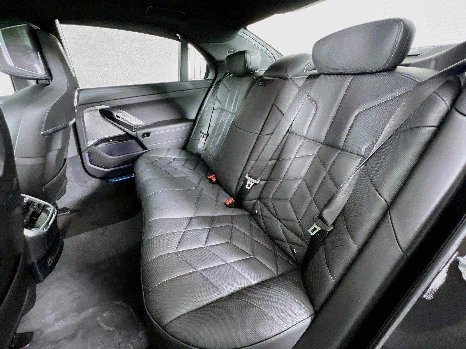 Used 2026 BMW 760i xDrive AWD/4WD image 24