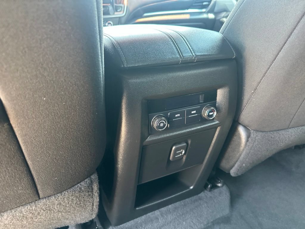 Used 2022 Chevrolet Traverse LT FWD image 16