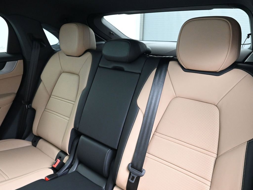 Certified 2026 Porsche Cayenne Coupe AWD/4WD image 6