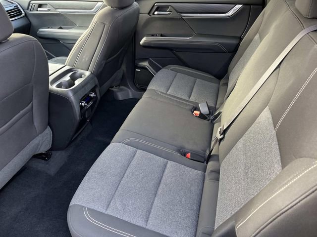 Used 2025 GMC Acadia Elevation image 17