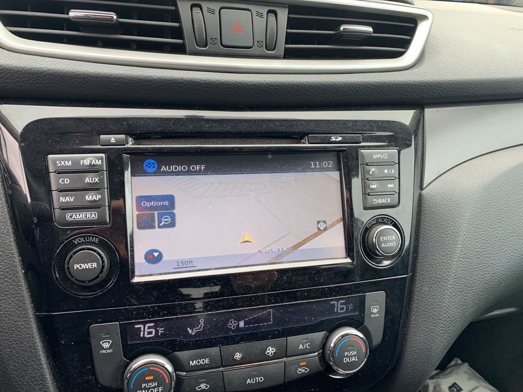 Used 2016 Nissan Rogue SV w/ SV Premium Package image 15