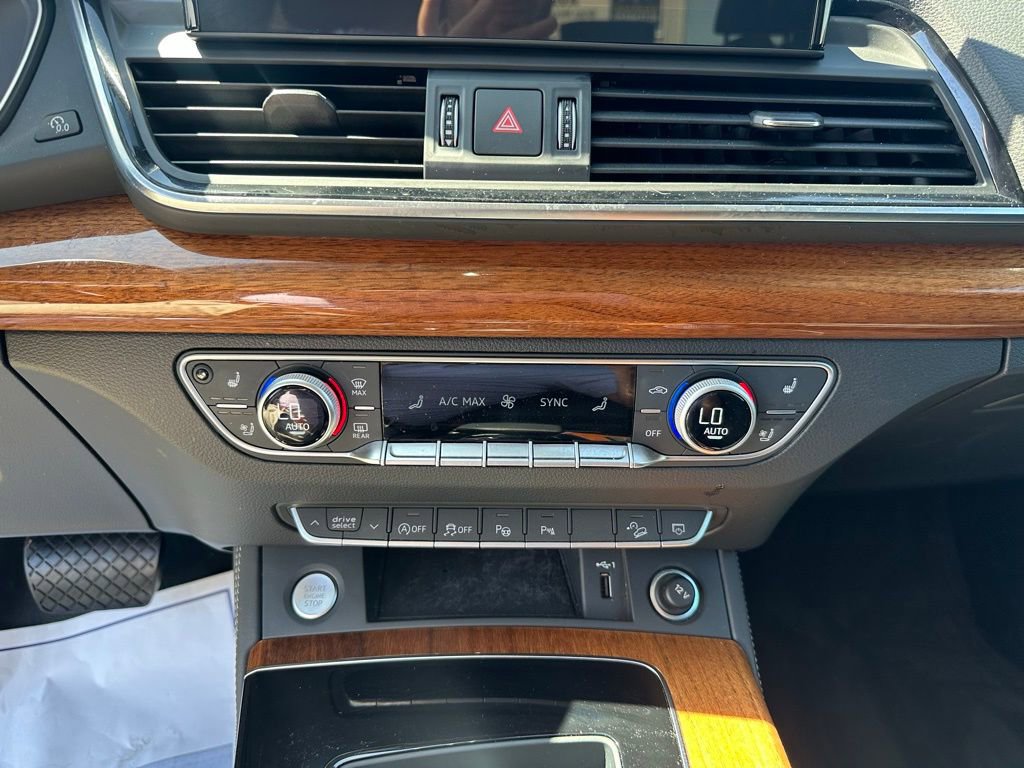 Used 2023 Audi Q5 2.0T Prestige w/ Prestige Package image 16