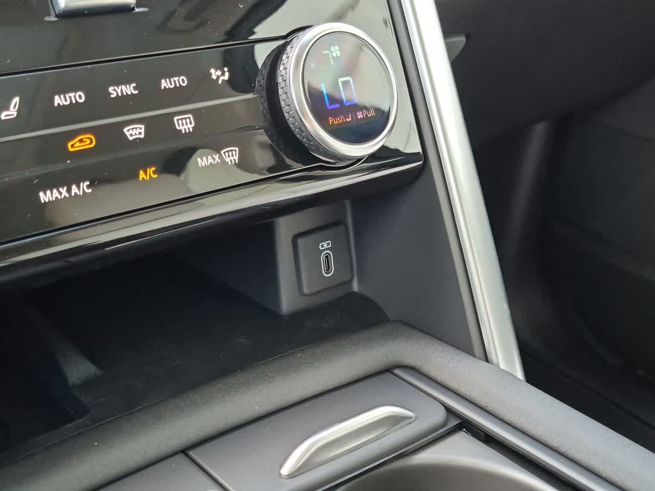 New 2026 Land Rover Discovery S AWD/4WD image 34