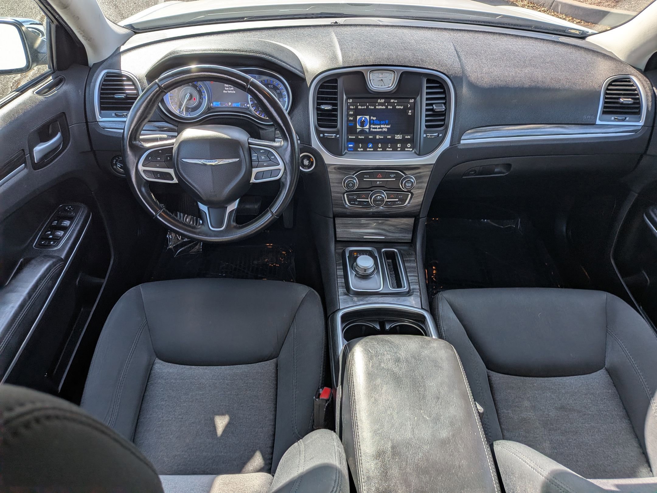 Used 2018 Chrysler 300 Touring w/ Chrome Appearance Package RWD image 21