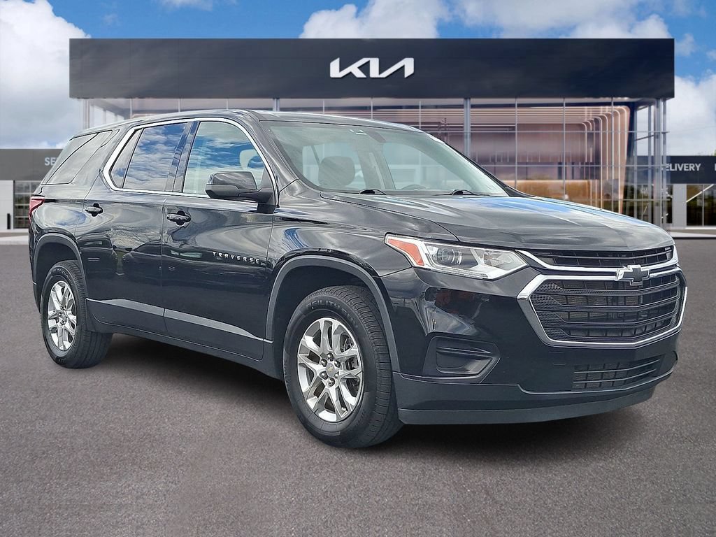 Used 2021 Chevrolet Traverse LS FWD image 1