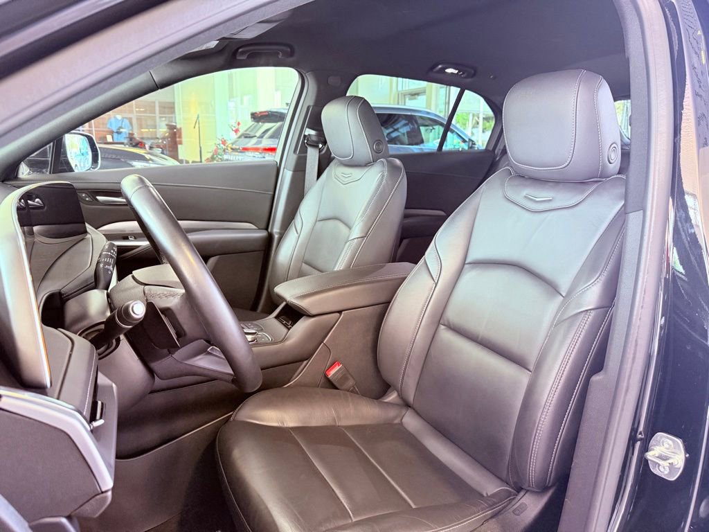 Used 2025 Cadillac XT4 Premium Luxury FWD image 25