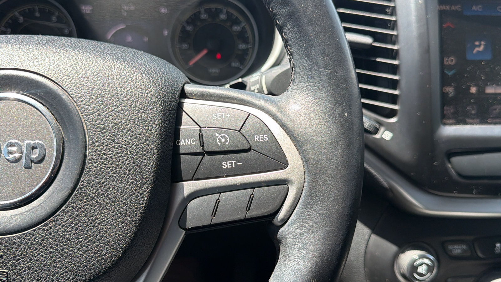 Used 2014 Jeep Cherokee Limited FWD image 24