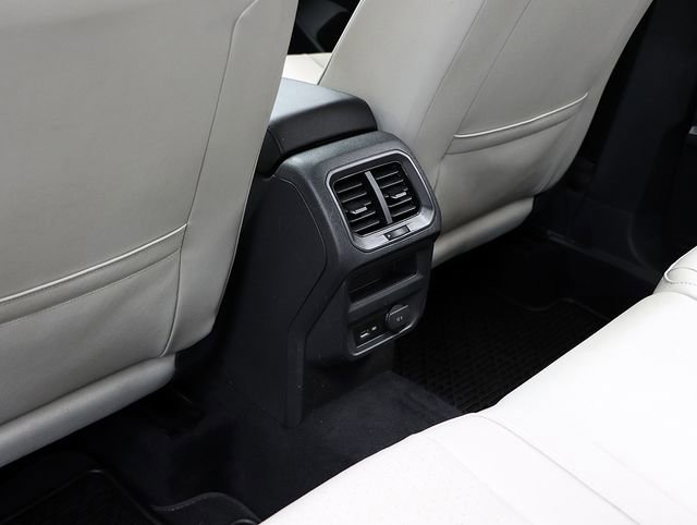 Used 2019 Volkswagen Tiguan SE image 14