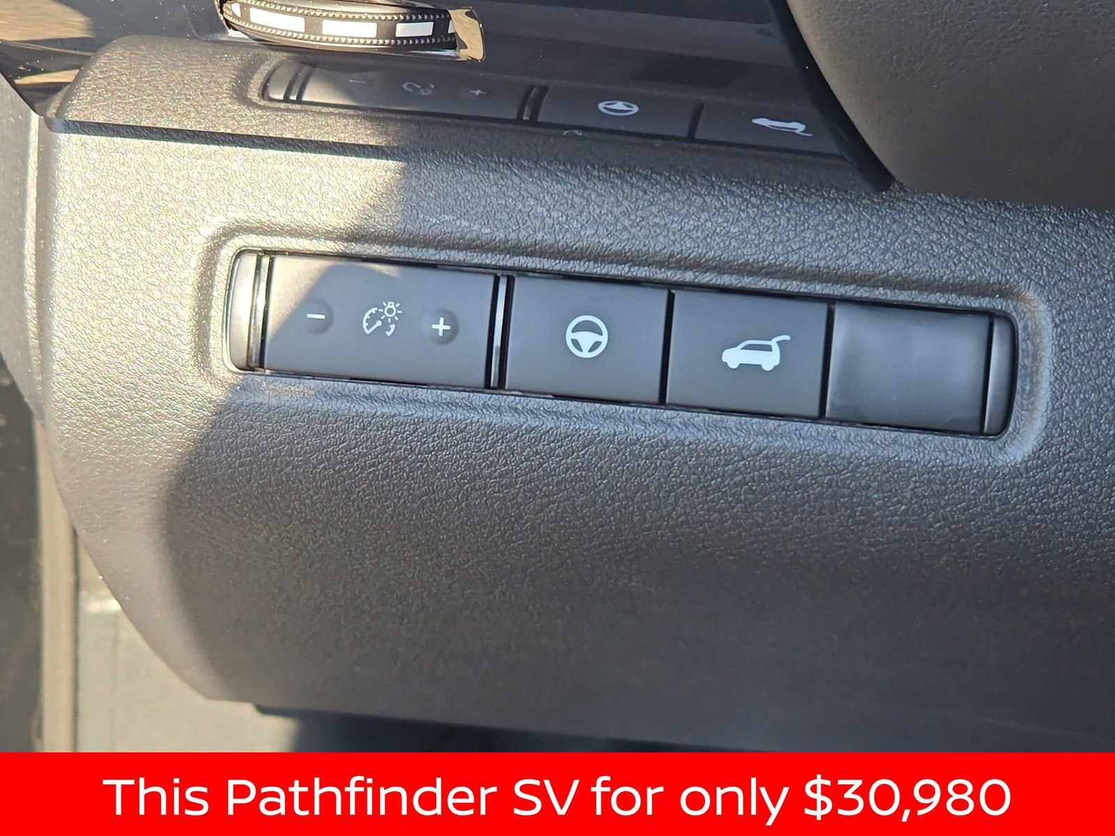 Used 2025 Nissan Pathfinder SV image 34