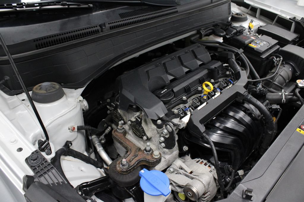 Used 2023 Hyundai Venue SEL FWD image 14