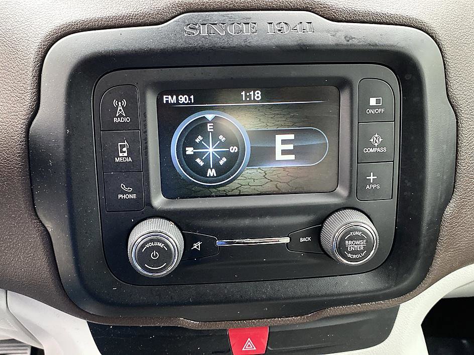 Used 2016 Jeep Renegade Latitude w/ Popular Equipment Group AWD/4WD image 10
