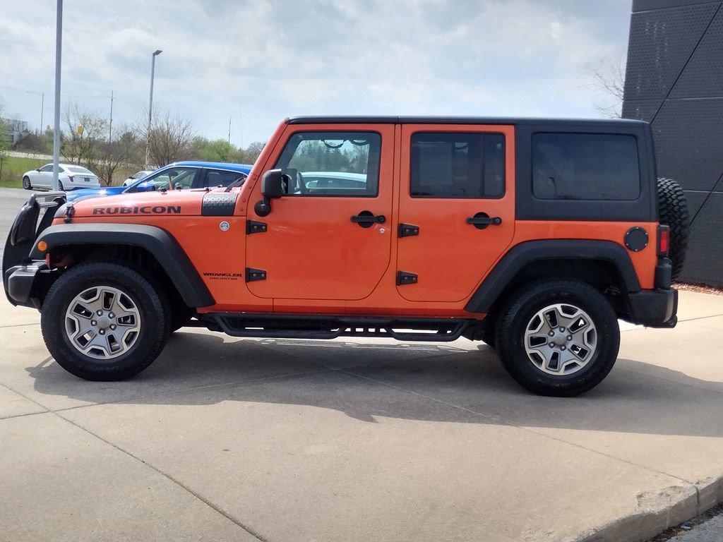 Used 2015 Jeep Wrangler Unlimited Rubicon w/ Connectivity Group AWD/4WD image 17