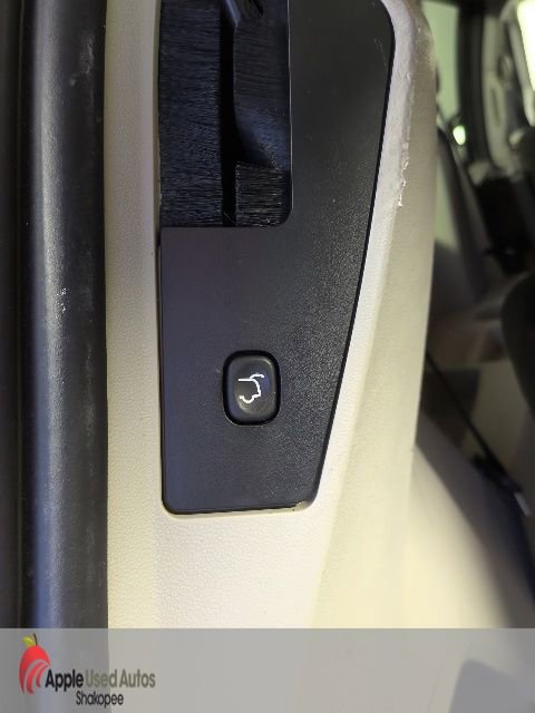 Used 2016 Dodge Grand Caravan SXT FWD image 11