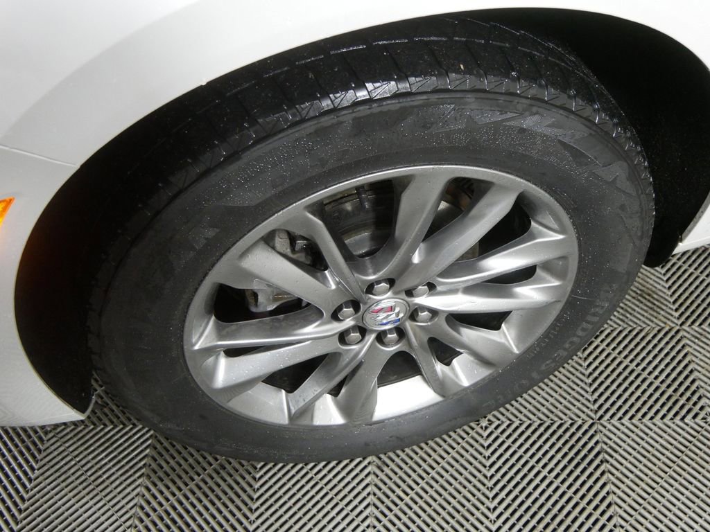 Used 2024 Buick Enclave Avenir w/ Avenir Technology Package image 11