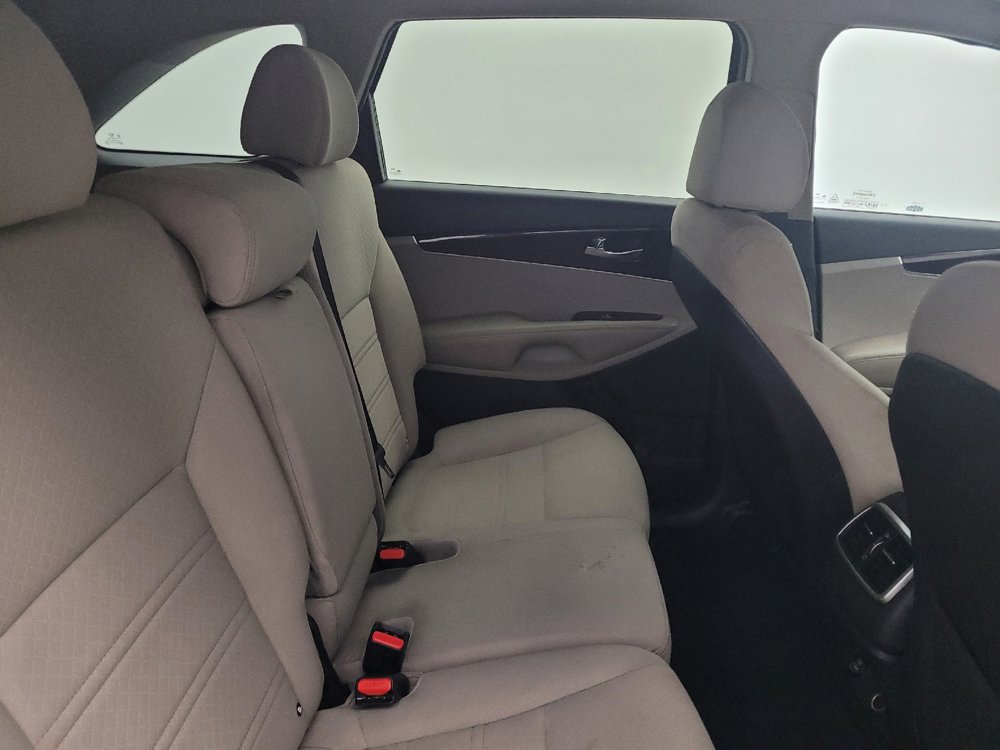 Used 2018 Kia Sorento FWD image 19
