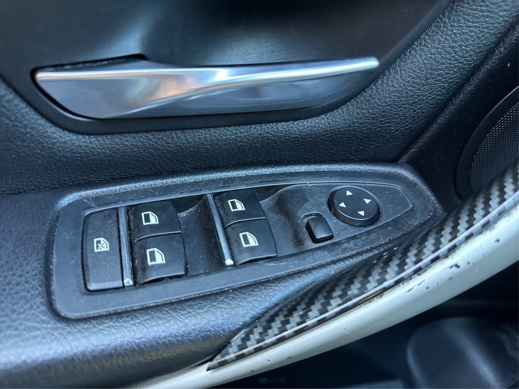 Used 2016 BMW 320i Sedan RWD image 30
