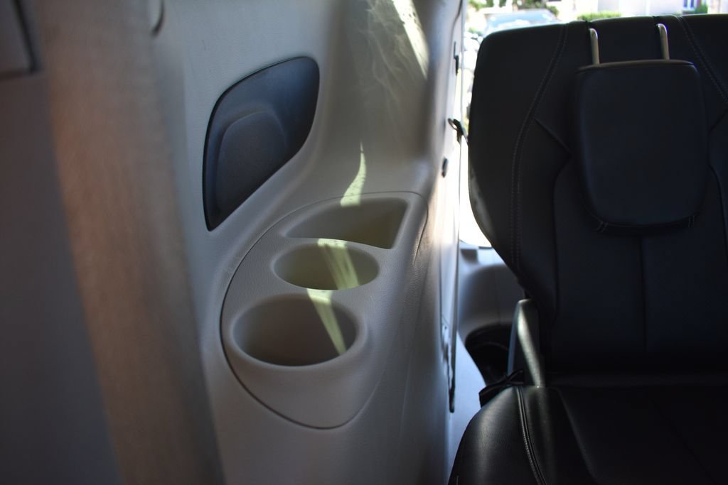 Used 2024 Chrysler Pacifica Touring-L FWD image 31