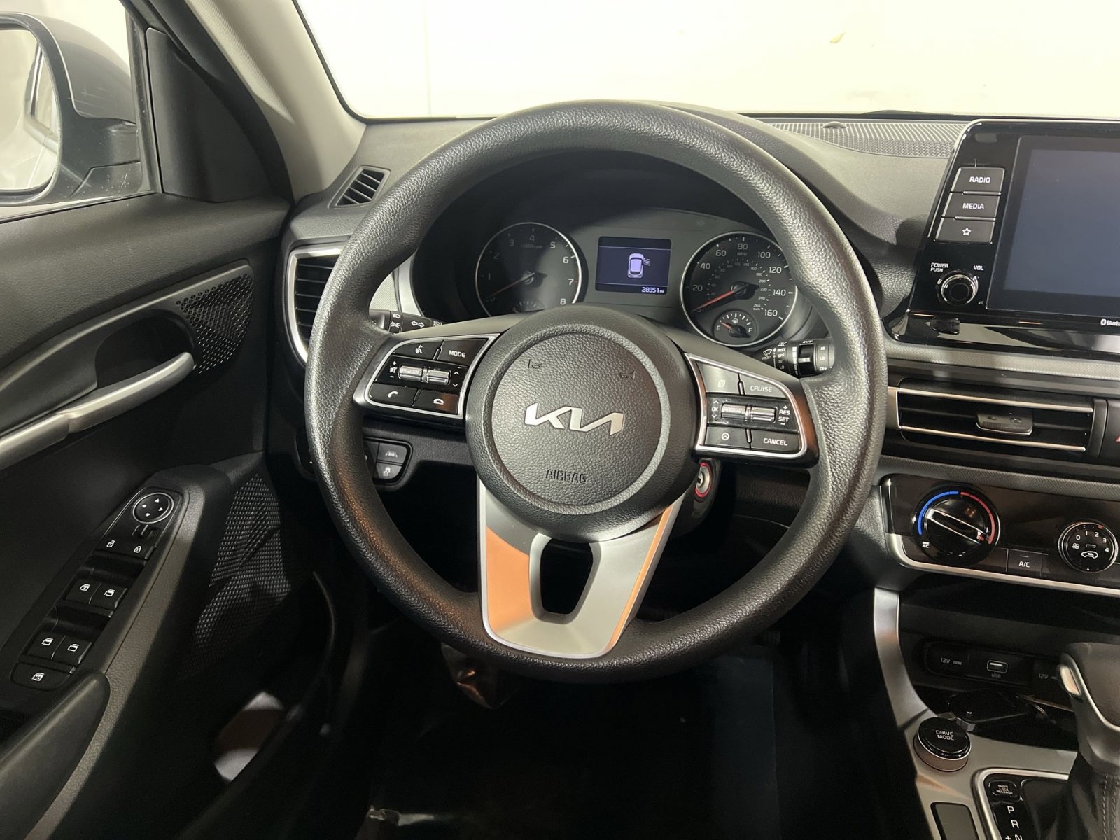 Used 2023 Kia Seltos LX image 24