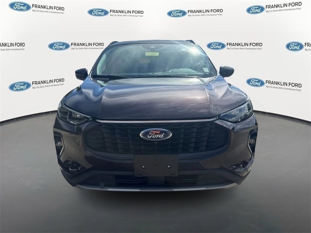 Used 2023 Ford Escape Platinum image 3