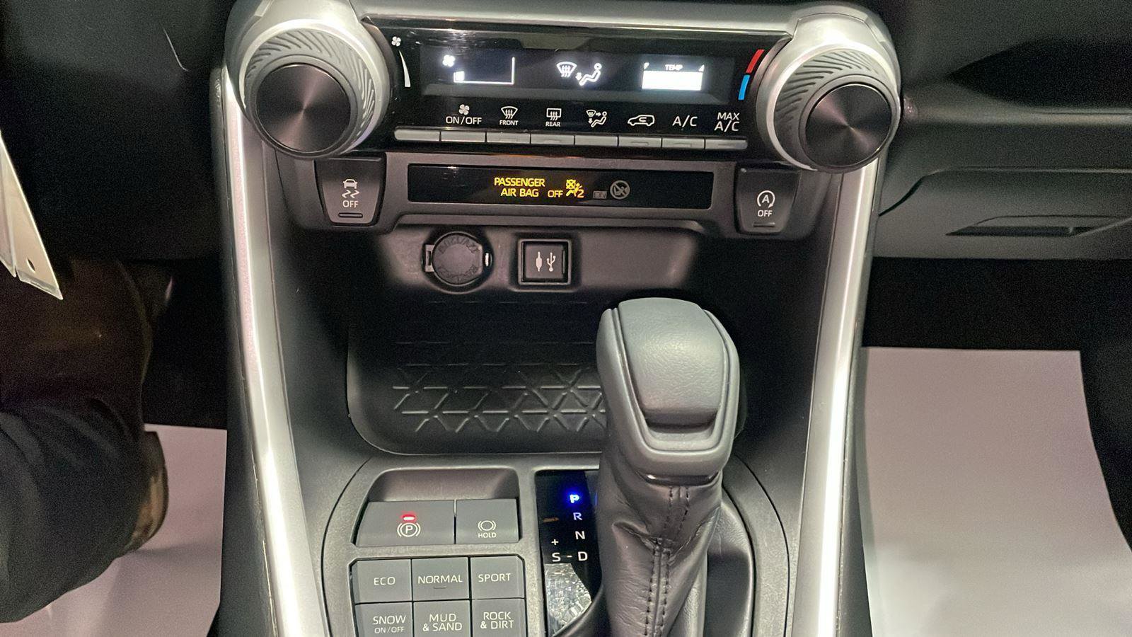 Used 2019 Toyota RAV4 LE w/ All Weather Liner Package image 16