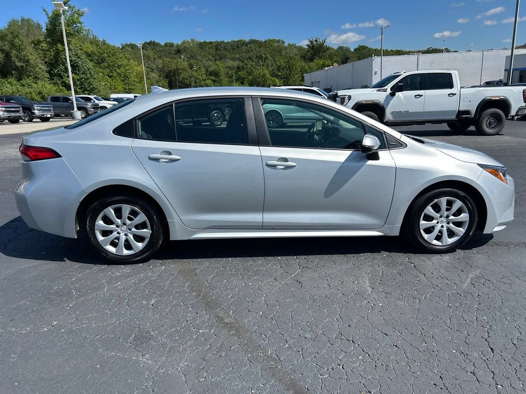 Used 2025 Toyota Corolla LE FWD image 4