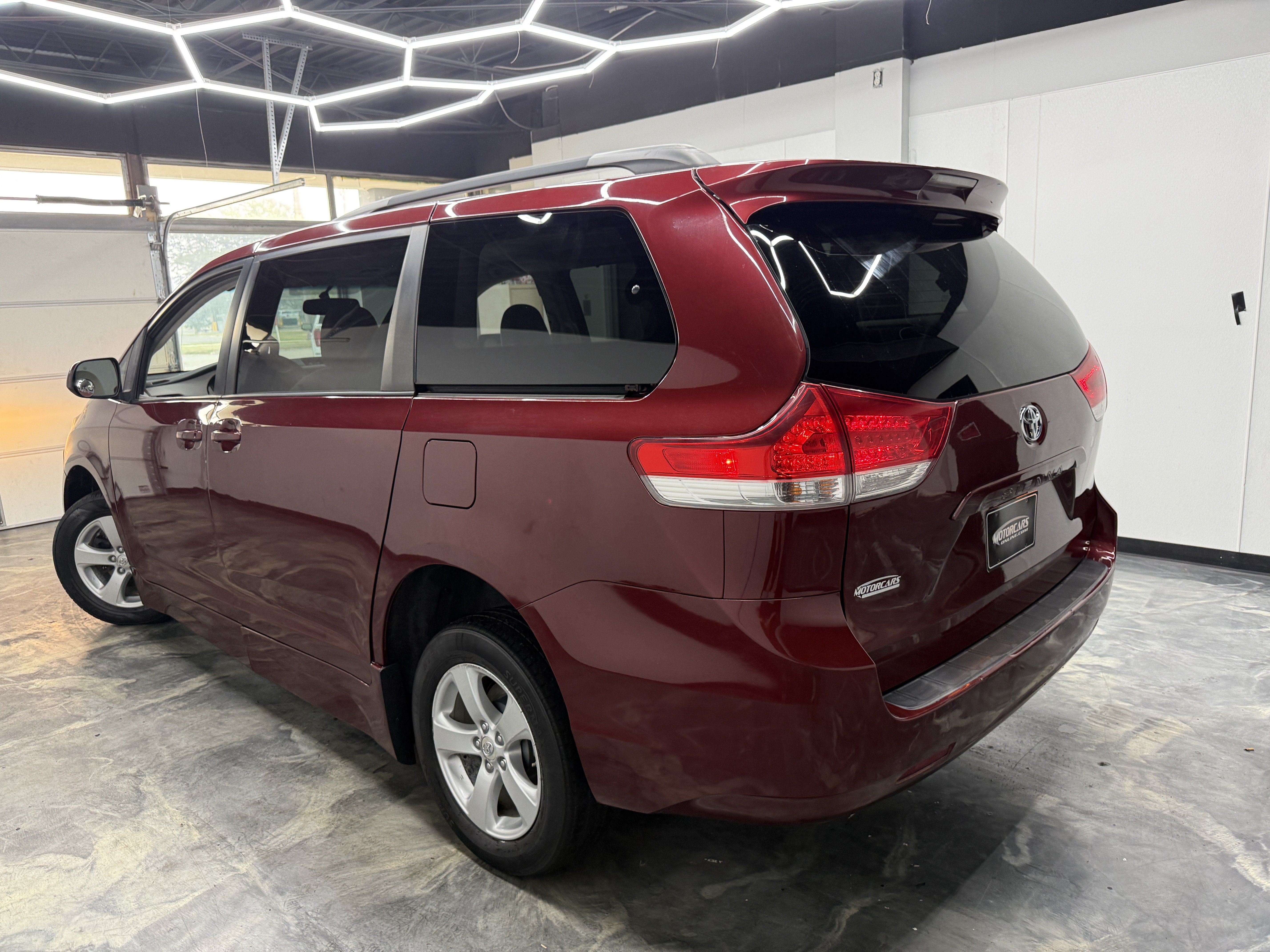 Used 2012 Toyota Sienna LE FWD image 3