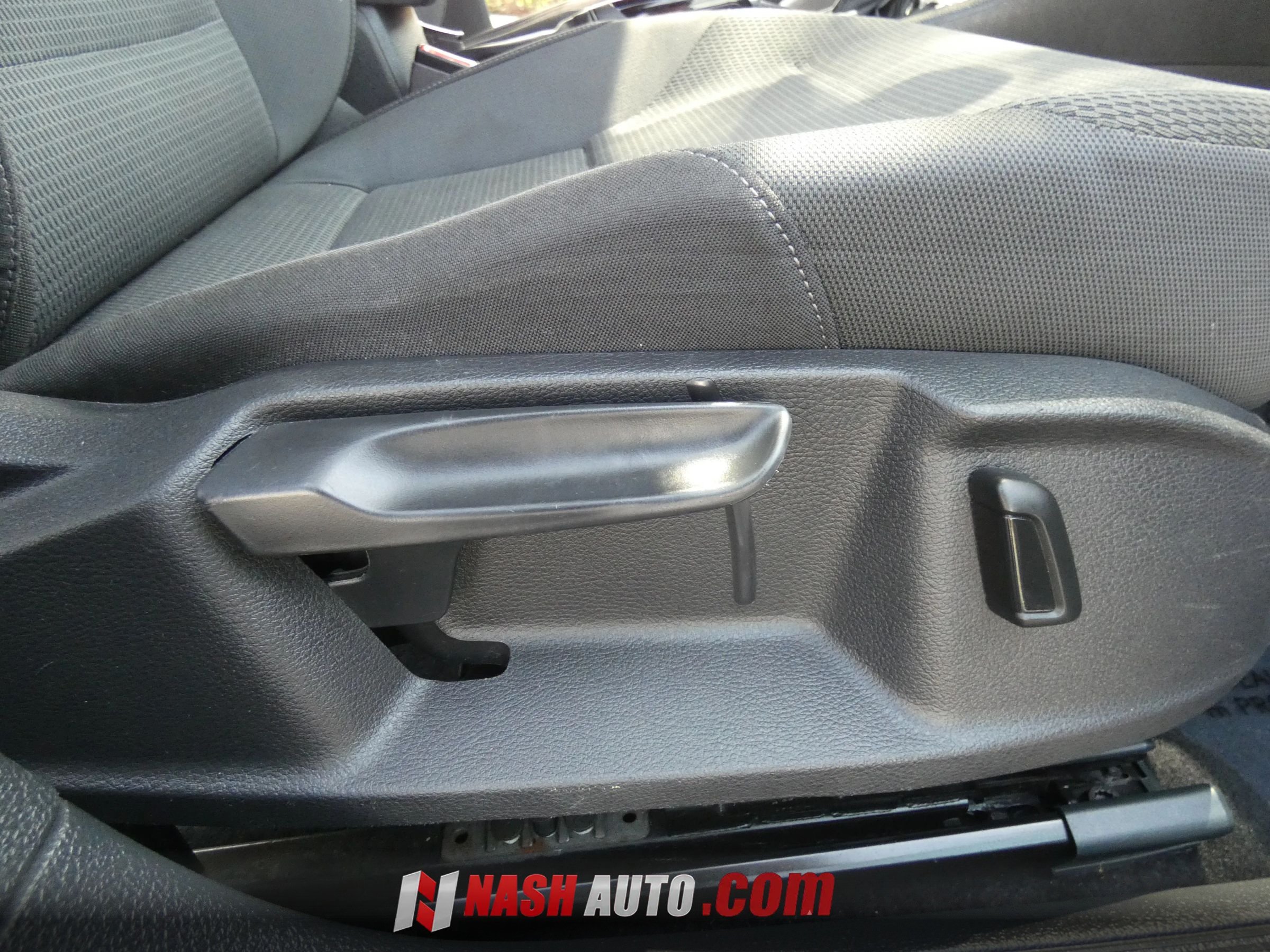 Used 2018 Volkswagen Golf S FWD image 32