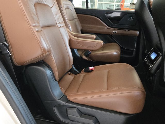 Used 2022 Lincoln Aviator Reserve AWD/4WD image 6
