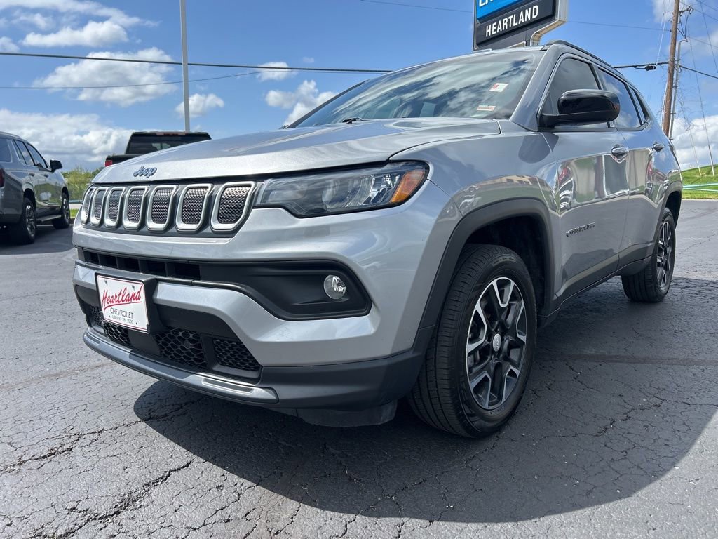 Used 2022 Jeep Compass Latitude AWD/4WD image 2