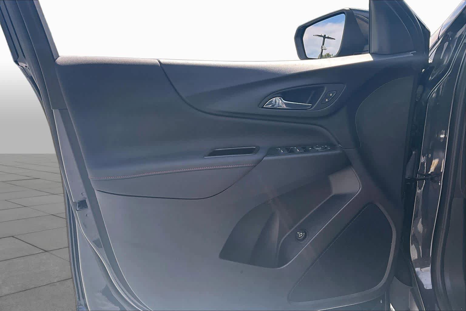 Used 2023 Chevrolet Equinox RS FWD image 20
